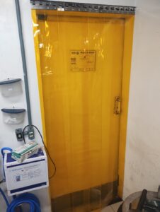 CORTINA PVC COM CITRONELA