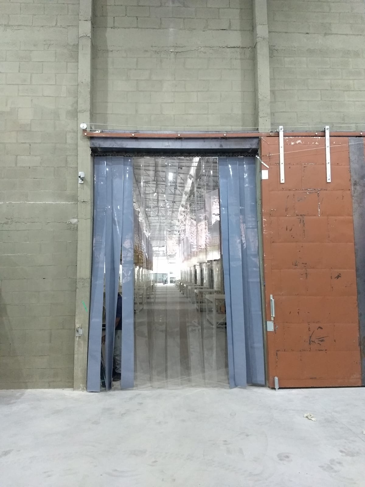 CORTINA PVC PARA DIVISÃO AREA DE VENDA E DEPOSITO